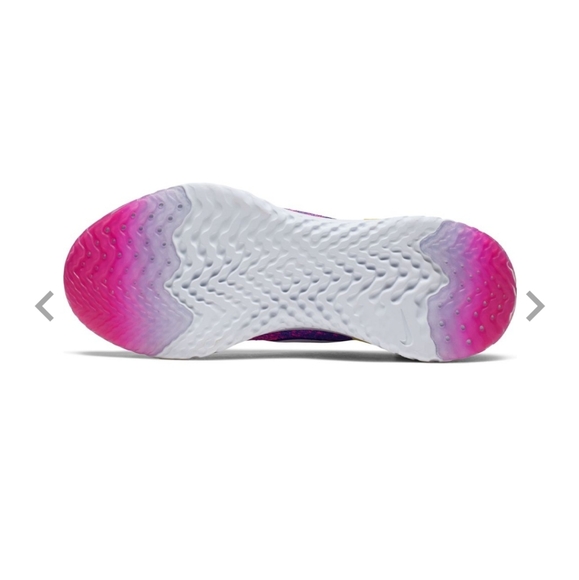 Nike's Womens Epic React Flyknit 2 Running… - Picture 5 of 12